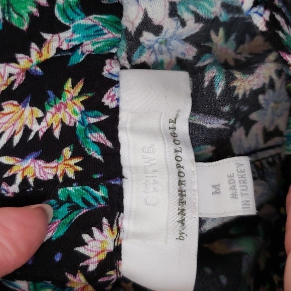 Ettitwe Anthropologie floral print flowy summer shorts, pockets, women size med - Picture 3 of 5